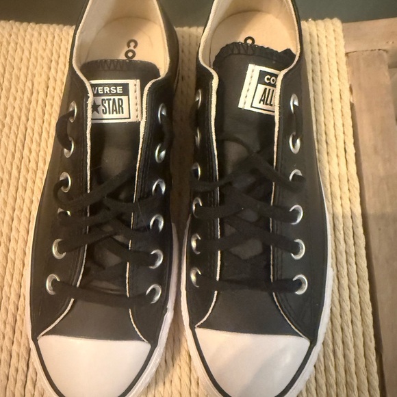 Brand NWOT Size 8 Leather Converse Chuck Taylor All Star Lift sneaker. - Picture 7 of 9